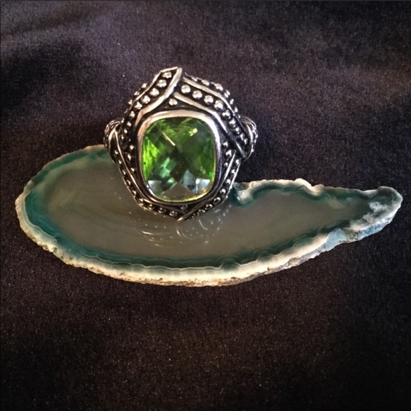 🛍CLEARANCE Peridot and Gunmetal Ring - Picture 3 of 4